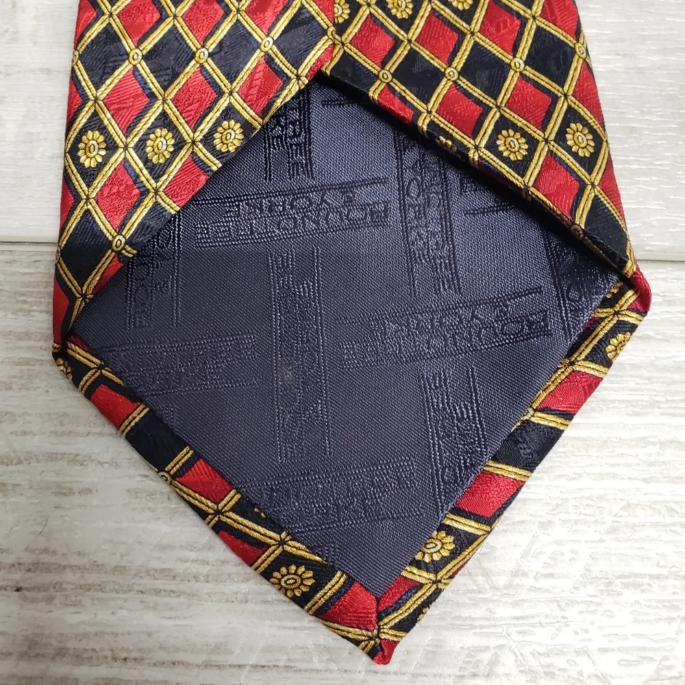 ROUNDTREE & YORKE Mens Necktie 100% Silk Blue and Red Geometric Pattern